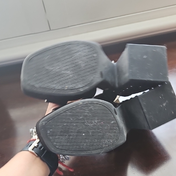 Jessica Simpson Black Chunky Heel Sandals - Picture 7 of 7